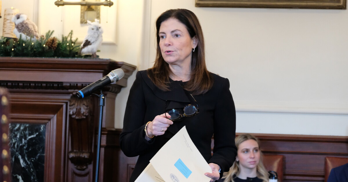 Kelly Ayotte Calls Her Opponent an 'Opioid Lobbyist.' She Vouched for the 'Character' of Purdue Pharma's Lawyer, Who Just Quit the Supreme Court Over Ethics Violations.