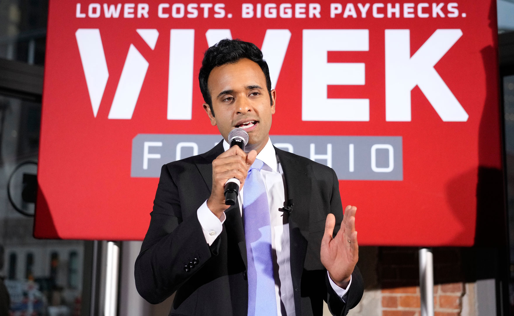 Vivek Ramaswamy's Property Tax Plan Would Blow a $4 Billion Hole in Ohio's Schools, Police, and Fire Departments