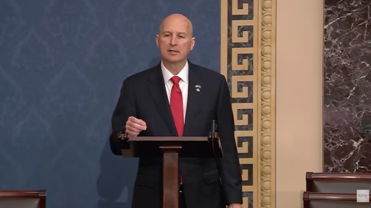 Pete Ricketts Wrote the Congressional Stock Trading Ban. Read It Closely: It Never Makes Anyone Sell a Share.